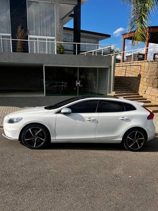 VOLVO V40 2.0 T5 R DESIGN TURBO GASOLINA 4P AUTOMÁTICO